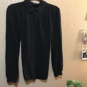 Black round collar blouse